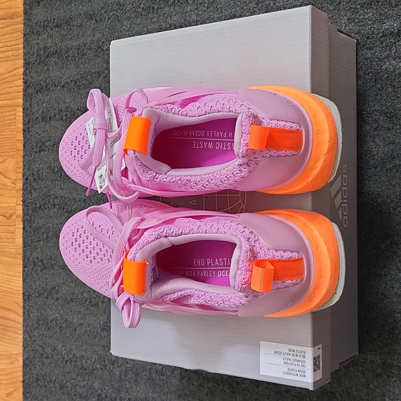 Ultraboost 5.0 Adidas size 6 - Picture 3 of 4